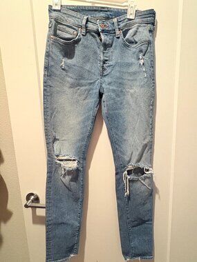 Light Wash Ripped Button Fly Skinny Jeans Size 32 NWT